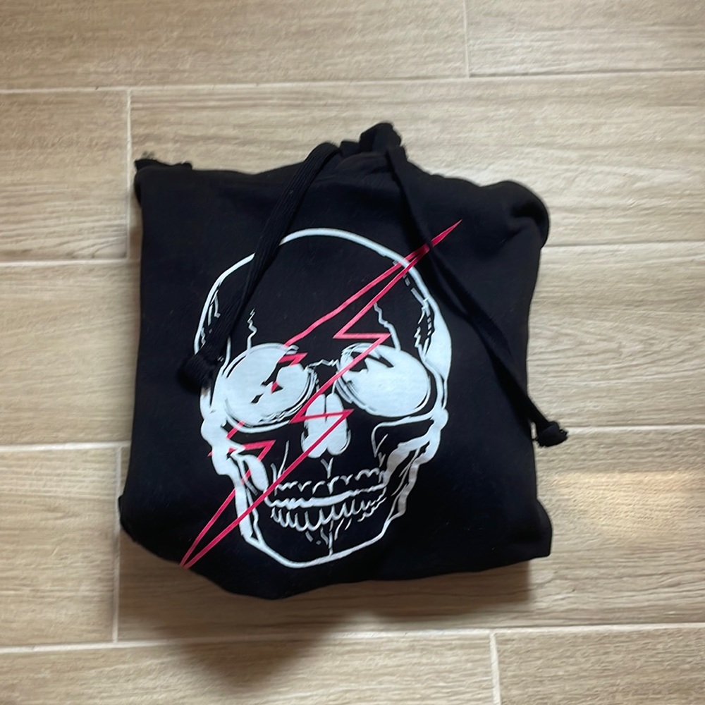 Black sweatshirt with skull and pink lightening bult
